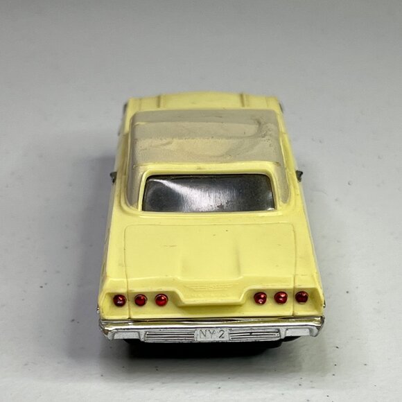 Vintage Ideal 1966 Chevy Impala Plastic Model Car Yellow - Damaged Roof - Picture 3 of 11